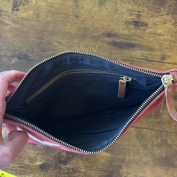 Red and White Geometric Clutch - Picture 4 of 6